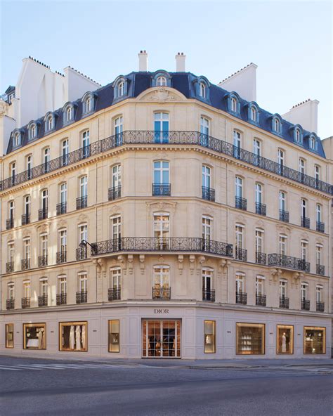 dior flagship montaigne.